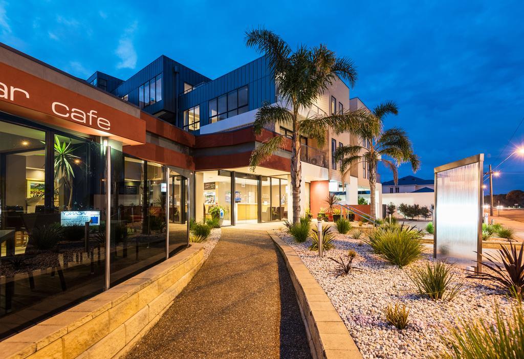 The Esplanade Resort And Spa Lakes Entrance Exterior photo